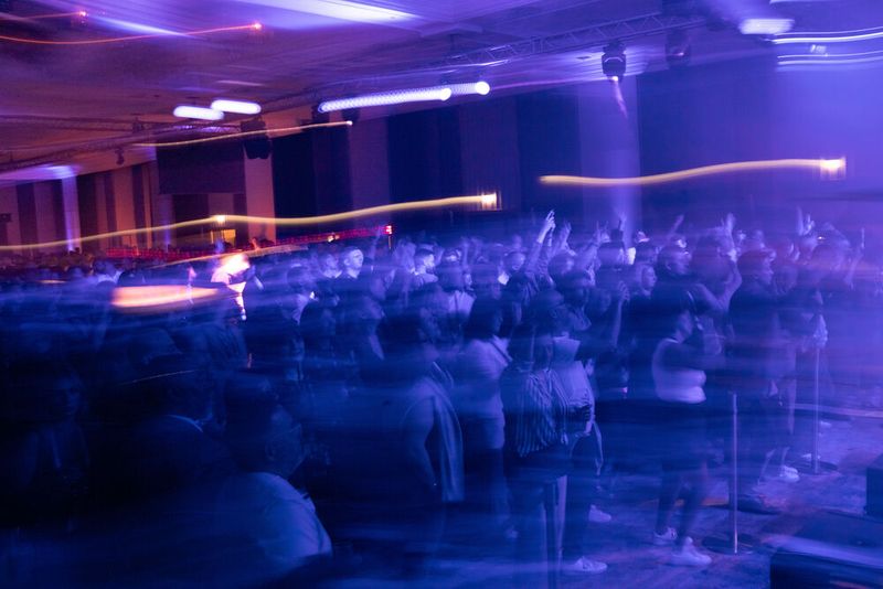 Das Publikum schwang das Tanzbein zu Hits wie „Praise You“, die viele der Anwesenden wohl noch aus ihrer Jugend kannten. (Bild: Pax8)