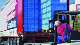 Links: Sprintbox nennt sich ein Dienstleistungspaket der Schäflein Logistics GmbH, das sich vor allem auf die Mehrwegbehälter im Kreislauf der Automobil- und Zulieferindustrie konzentriert. Bilder: Schäflein Logistics (Archiv: Vogel Business Media)
