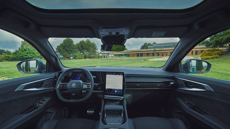 Den Renault-Ingenieure ist es gelungen, den Innenraum ruhig zu halten. (Bild: Renault)