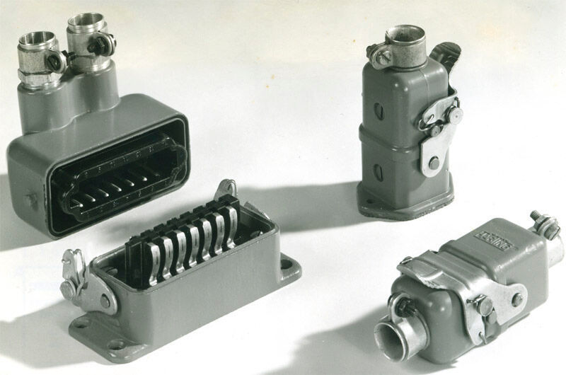 1945: Der sogenannre Staf Steckverbinder war der erste Stecker, der als erste industrielle Lösung verwendet wurde. Das Produkt wurde von einem Steckverbindersystem aus der Luftfahrt abgeleitet. Noch heute wird die einseitig kontaktierende Lösung Han-Staf in industriellen Anwendungen eingesetzt. (Harting)