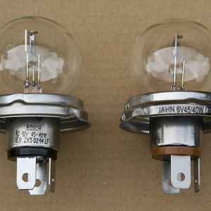 Viele mit 6-Volt-Bordnetz ausgelieferte Fahrzeuge wurden auf 12 Volt umgerüstet. Unter gleichen Bedingungen leuchten 12-Volt-Lampen kein bisschen heller als ihre 6-Volt-Pendants.(Bild:  Peter Diehl)