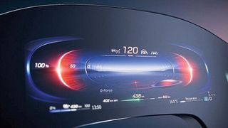 Neben dem Funktionsdisplay vor dem Lenkrad verfügt MBUX über ein zentrales Display und ein separates Infotainment- und Steuerungsdisplay für den Beifahrer. (Daimler)