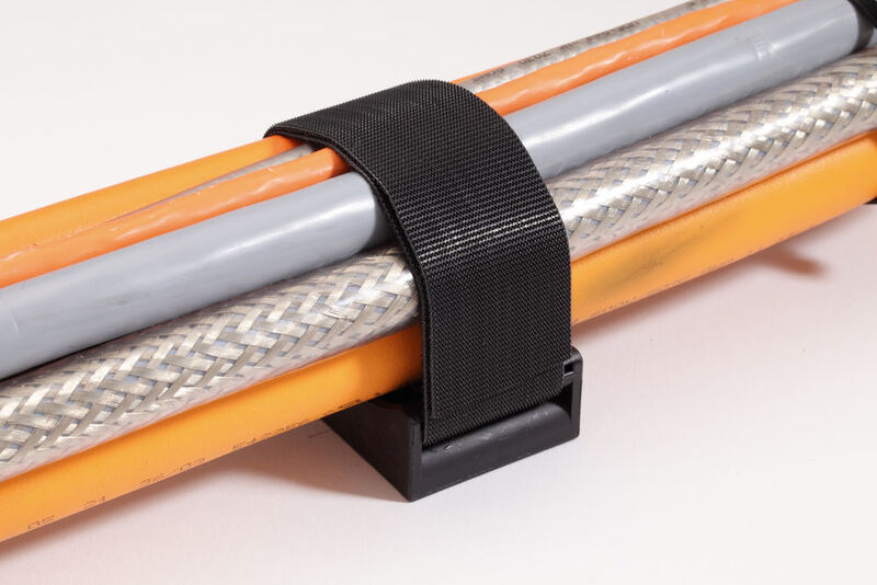 Das Hebofix-System soll Kabel einfach und sicher bündeln und fixieren. (Hebotec/Foto Schlotterer)