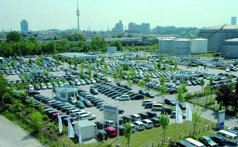 Permanent 1.300 Gebrauchte im Bestand: Im Gebrauchtwagenzentrum der Mahag in der  Detmoldstraße hat der Kunde die Qual der Wahl. (Archiv: Vogel Business Media)