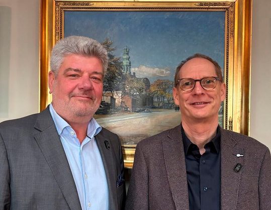 Kai Scott, Geschäftsführer (li.), und Thorsten Bechler, Manager Product Marketing DACH, beide von Sharp Business Systems Deutschland(Bild:  Vogel IT-Medien GmbH)