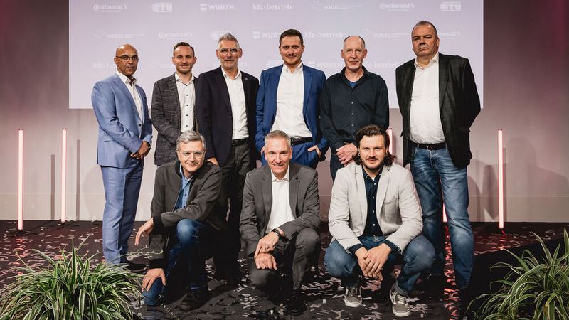 Ausgewählt wurden die zehn Gewinnerbetriebe von einer Jury aus Vertretern der Redaktion »kfz-betrieb«, von Continental, der Sachverständigenorganisation GTÜ und Würth. (Bild: Stefan Bausewein)