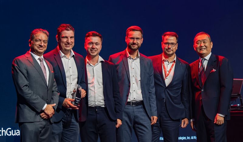 Die Gewinner des Central Europe Partner of the Year: Kupper IT GmbH. Die Auszeichnung wurde entgegengenommen durch (v. l.) Prakash Panjwani (Watchguard), Tom Weise (Kupper IT), Stephan Freytag (Kupper IT), Sebastian Viehweger (Kupper IT), Jan Weikert (Kupper IT), HoJin Kim (Watchguard).   (Bild: WatchGuard)