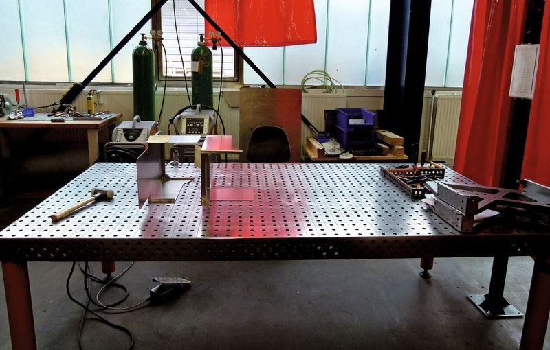 Außer dem Laserschweißen gibt es bei Haimerl auch traditionelle Schweißplätze. Bilder: Kuhn (Archiv: Vogel Business Media)