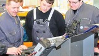 Für die Ausbildung zum Kfz-Mechatroniker gilt ab 1. August 2013 eine neue Ausbildungsverordnung. (Foto: Schmidt)