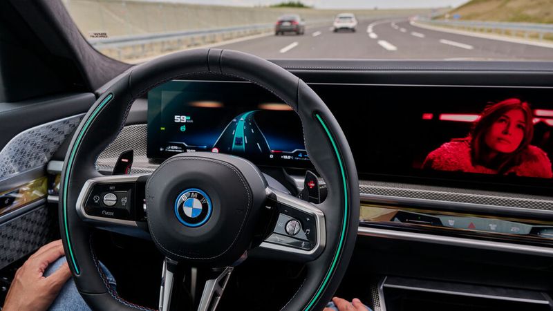 Für einen Aufpreis von 6.000 Euro können BMW-Kunden ab Dezember den „Personal Pilot L3“ als Sonderausstattung bestellen.  (Bild:  BMW)