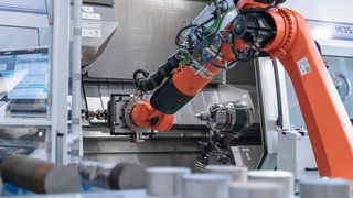 Auch ein mobiler Robert ist bei WFL auf der AMB zu sehen. Gezeigt wird die Aufnahme von Futterteilen und Werkzeugen aus dem Warehouse und die Ablage derselben. (Bild: WFL)