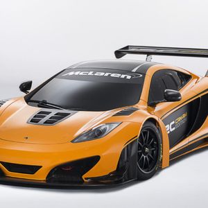 Vom Problem der Untermotorisierung ist der McLaren MP4-12C weit entfernt. Angetrieben von einem 3,8-Liter-V8-Turbo mit 440 kW/600 PS sprintet der Brite in 3,1 Sekunden auf Tempo 100. Schluss ist erst bei 330 km/h. Eine für nächstes Jahr angekündigte Kleinserie namens Can-Am Edition wird diese Werte allerdings nochmals überbieten.