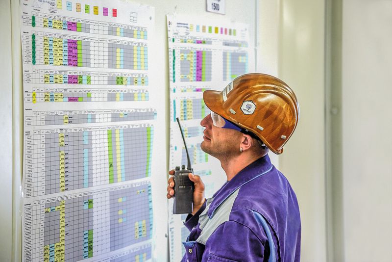Bilfinger specialists acted during this year’s turnaround at the TOTAL Leuna refinery as unit contractor. The scope of services ranged from the planning to the execution phase incl. management activities. (Picture: Total)