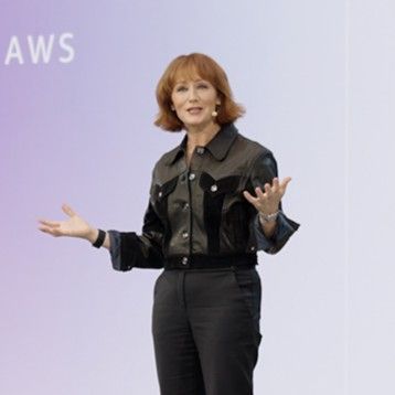 Julia White ist Vice President und CMO von AWS.(Bild:  AWS)