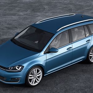 Die siebte Generation des VW Golf kommt auch in einer Langversion auf die Straßen.