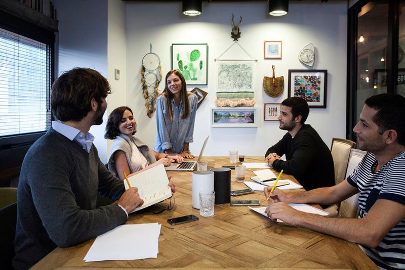 Das Mindspace-Konzept bietet beste Arbeitsbedingungen für Unternehmen jeglicher Größe. Zu dem besonderen Service zählen: ausgewähltes Designer-Interieur im Boutique-Stil in Einzel- und Großraumbüros, sowie modernste Technik in allen Konferenz- und Telefonräumen. (Bild: Mindspace)