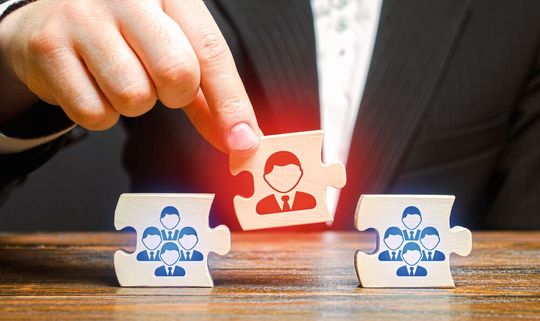 Steht im Unternehmen die persönliche Entwicklung jedes Mitarbeitenden im Mittelpunkt, wächst das Engagement fast automatisch und sehr leicht.(Bild:  Andrii Yalanskyi - stock.adobe.com)