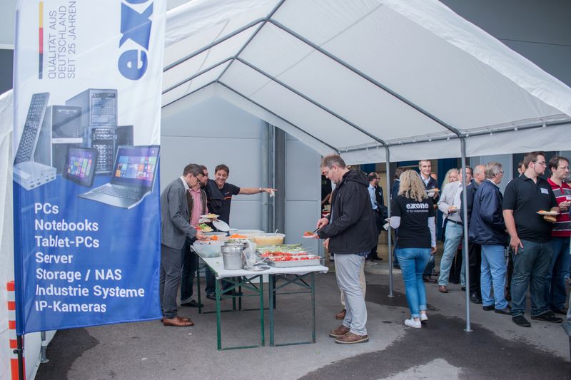 Spaß und Gespräche auch am Salatbuffet (Bild: Extra Computer)