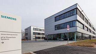 In Erlangen hat Siemens einen neuen Standort für die Entwicklung und Produktion von Leistungselektronik für Hybrid- und Elektrofahrzeuge samt Bürogebäude für die Verwaltung seiner Business Unit eCar Powertrain Systems realisiert. (Foto: Siemens)