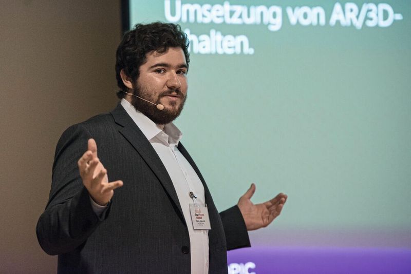 Phillip Albrecht, verantwortlich für für Projektmanagement und Business Development bei  dem Start up Viscopip, berichtet über die Einsatzmöglichkeiten von Augmented Reality im Maschinenbau.   Weitere Informationen zum Smart Process Manufacturing Kongress lesen Sie auf der Eventseite. (Gollin)