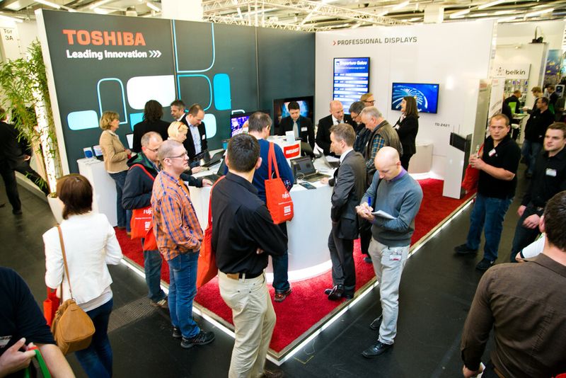 Unter den 200 Aussteller befand sich auch Toshiba, die neuerdings über Ingram Micros New-Energy-Sparte auch LED-Leuchtmittel vertreiben. (Bild: Ingram Micro / johannes.mueller@mac.com)
