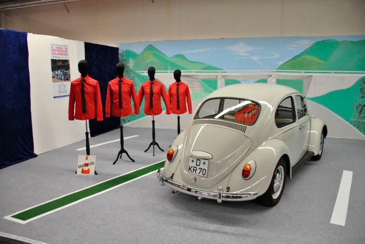 Beeindruckend auf der Techno Classica sind stets die mit viel Liebe inszenierten Stände der zahlreich vertretenen Oldtimer-Clubs. Hier das Modell „Autobahn“ von Kraftwerk bzw. einem VW/Käfer-Club. (Dominsky / »kfz-betrieb«)