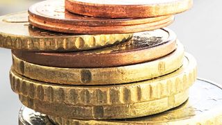 73632323 (Bild: Kleingeld vor Portmonee / Christoph Scholz / CC BY-SA 2.0)