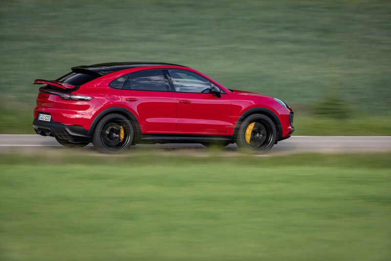 Erstmals fährt der GTS auch als Coupé-Version vor. (Bild: Porsche)