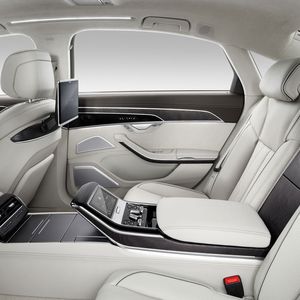 (Audi)