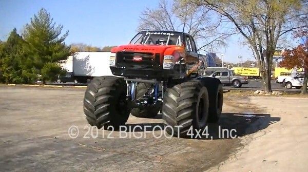 Der Bigfoot 20: der weltweit erste Monstertruck mit Elektroantrieb macht mit über 260 kW und 1100 Nm Autos umweltschonend platt (Bild: Bigfoot 4x4 Inc.)