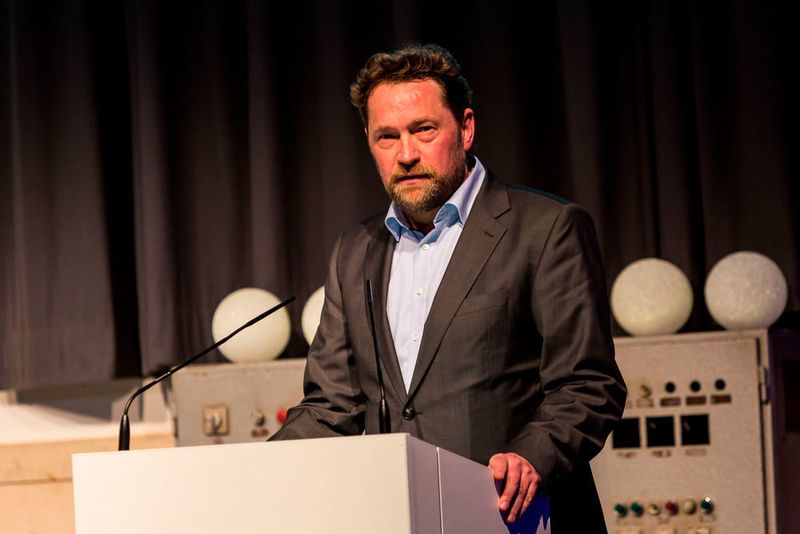 Jörg Sittig, Teamleiter Remarketing bei Mazda Motors, lobte die Vertriebsleistung des Autohauses Meyer in Klötze. (Stefan Bausewein)