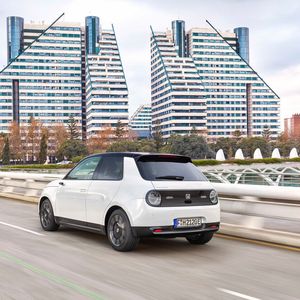 Das Design ist schnörkellos und clean und wirkt wie eine Mischung aus Moderne und Retro.(Bild:  Auto-Medienportal.Net/Honda)