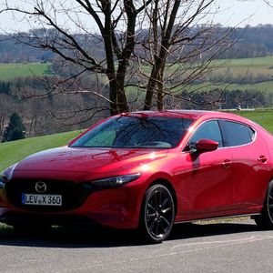 Mit nunmehr 137 kW/186 PS stellt dieser den leistungsstärksten Antrieb der Baureihe dar.(Bild:  Rosenow/»kfz-betrieb«)