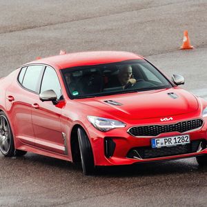 Mit dem Kia Stinger lässt sich relativ leicht driften.(Bild:  Kia/Fred Roschki)