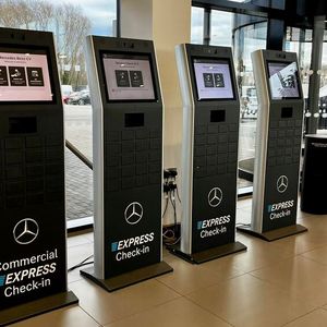 Tjekvik Indoor Selbstbedienungskioske(Bild:  Mercedes-Benz Stockport)