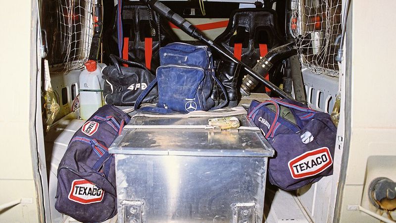 Ein Blick in den Innenraum. Gut zu erkennen: der Überrollkäfig. (Bild: Mercedes-Benz AG)