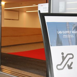 Es ist der 3. Mai 2023: Willkommen zur LAB-SUPPLY in Wien, bereits zum vierten Mal in der österreichischen Hauptstadt.   Mehr Infos zu den kommenden LAB-SUPPLY-Messen finden Sie auf www.lab-supply.info.  (LABORPRAXIS, C. Lüttmann)