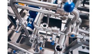 Die Rohrleitungen einer Skid-basierten verfahrenstechnischen Anlage: Das Skid-Prinzip reduziert nicht nur Transport- und Montageaufwand, sondern spart Devex-Kunden vor allem Zeit. Denn Stillstandzeiten sind in der Lebensmittelproduktion ein echter Kostenfaktor. (Bild: Devex Verfahrenstechnik )