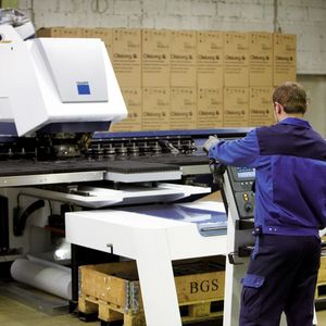 Die Stanz-Nibbel-Maschine von Trumpf im Einsatz bei der Firma Olsberg.
