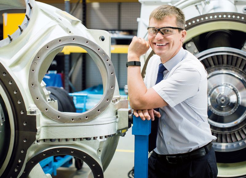 Gasturbinen von Siemens gehören zu den effizientesten der Welt. Sie werden ständig weiterentwickelt, um ihren Wirkungsgrad stetig zu erhöhen. Dazu leistet Dr. Ghenadie Bulat (35) mit seinen Erfindungen einen wichtigen Beitrag: Seit 2010 ist das von Bulat optimierte System zur Verbrennungssteuerung Standard in den Siemens-Gasturbinen SGT-100, -200, -300 und -400. Bulat arbeitet bei Siemens Power and Gas in Lincoln, Großbritannien. (Siemens)