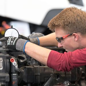 Die Heavy-Truck-Spezialisten um Andreas Schuck mussten sieben Stationen absolvieren.(Bild:  Klindtworth - Worldskills Germany)