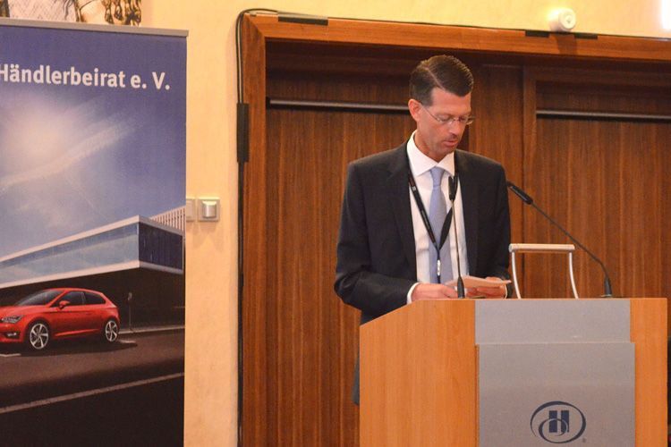 Martin Braunheim, Leiter Arbeitskreis Marketing und Verkauf, fordert Ideen aus dem Seat-Marketing, um neue Verkaufsargumente zu bekommen. (Foto: Grimm)