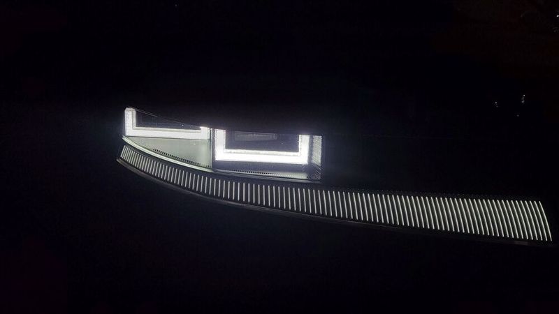 9. Die Lichtgrafik: Eigentlich passt das auch unter den Punkt „Gesamtkonzept“, denn sie gehören zur ansprechenden, futuristischen Optik des Hyundai Ioniq 5. Weil die aus quadratischen LED-Pixeln bestehenden Scheinwerfer ein Hingucker sind, wollten wir das noch einmal extra erwähnt haben. (Bild: Wehner/Vogel Communications Group)