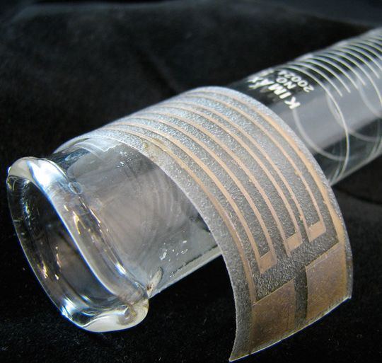 Die Elektrode auf dem Plastikstreifen wurde mit der neuartigen Silbertinte in einem Airbrushverfahren aufgetragen(Foto:  S. Brett Walker)