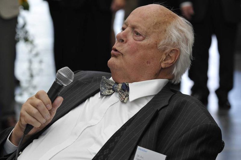 Firmengründer Georg H. Endress anlässlich seiner Abschiedsrede an Dieter Schaudel. (Archiv: Vogel Business Media)