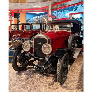 Große Motoren und glamouröse Karosserien – Bis Mitte der 1920er baute Peugeot traditionelle Oberklassemodelle.(Bild:  Peugeot)