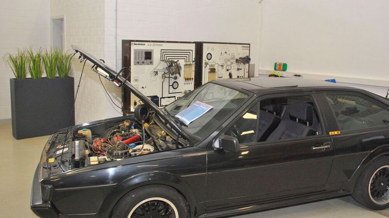 Auch im Herbst gehen die TAK-Seminare im Bereich „Oldtimer“ unter Beachtung sämtlicher Corona-Regeln weiter. Auch im Herbst gehen die TAK-Seminare im Bereich „Oldtimer“ unter Beachtung sämtlicher Corona-Regeln weiter.