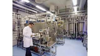 Kontinuierliche Prozessvalidierung bedeutet auch intensive Betreuung am Ort des Geschehens.  (Bild: NNE Pharmaplan)