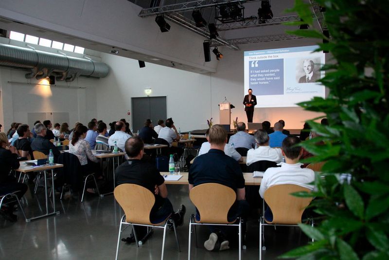 Am 31. Mai 2016 trafen sich rund 100 Experten im Vogel Convention Center in Würzburg, um sich über wichtige Trends und Themen der Industrial Usability zu informieren. Die Referenten zeigten auf, wie Unternehmen ihre Kunden mit der richtigen Usability begeistern können und wettbewerbsfähig bleiben. (Karin Pfeiffer/elektrotechnik)