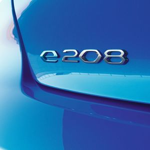 Die Elektrovariante ist erkannbar am vorangestellten kleinen „e“.(Bild:  Peugeot)